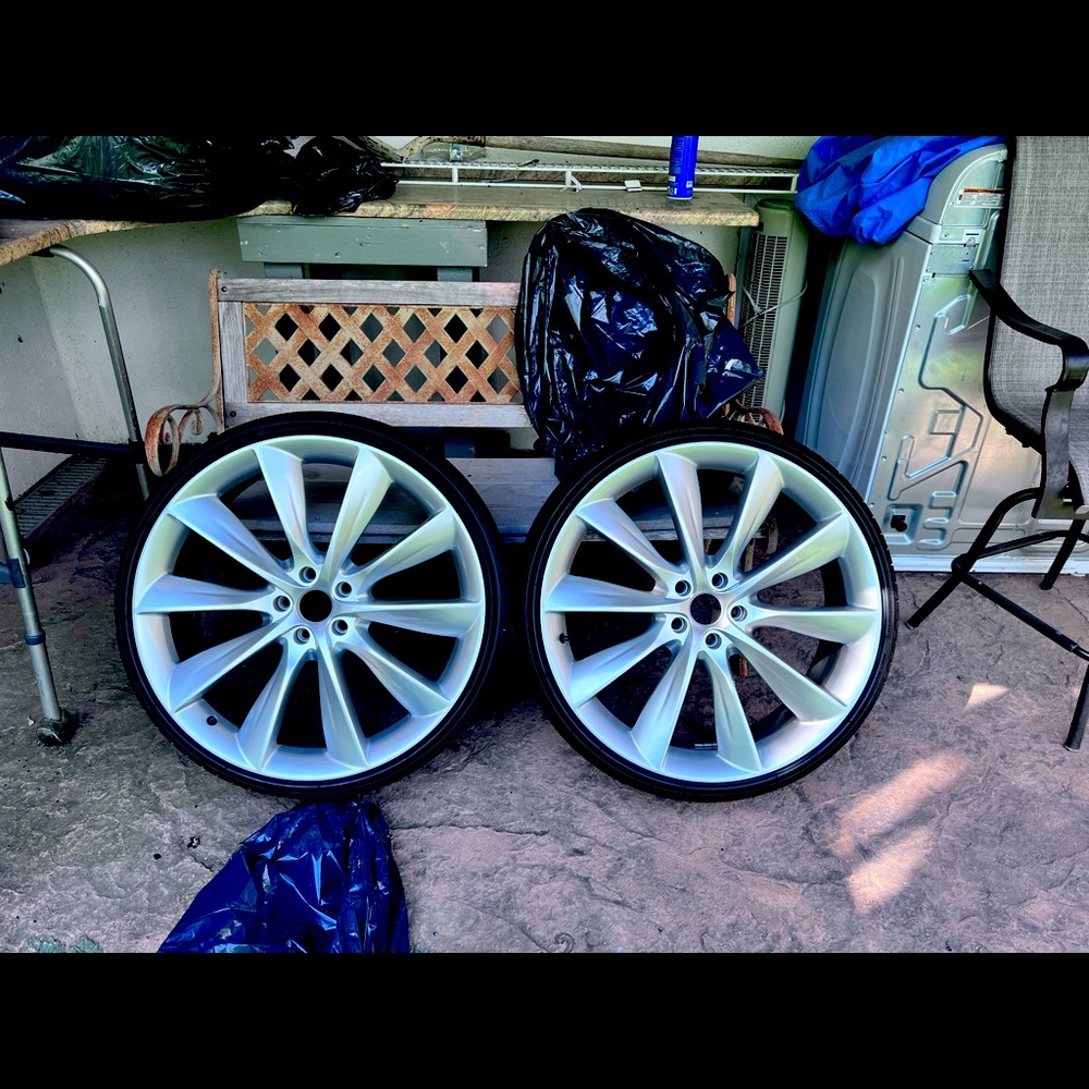 Tesla wheels and tires 22inches .set of 4